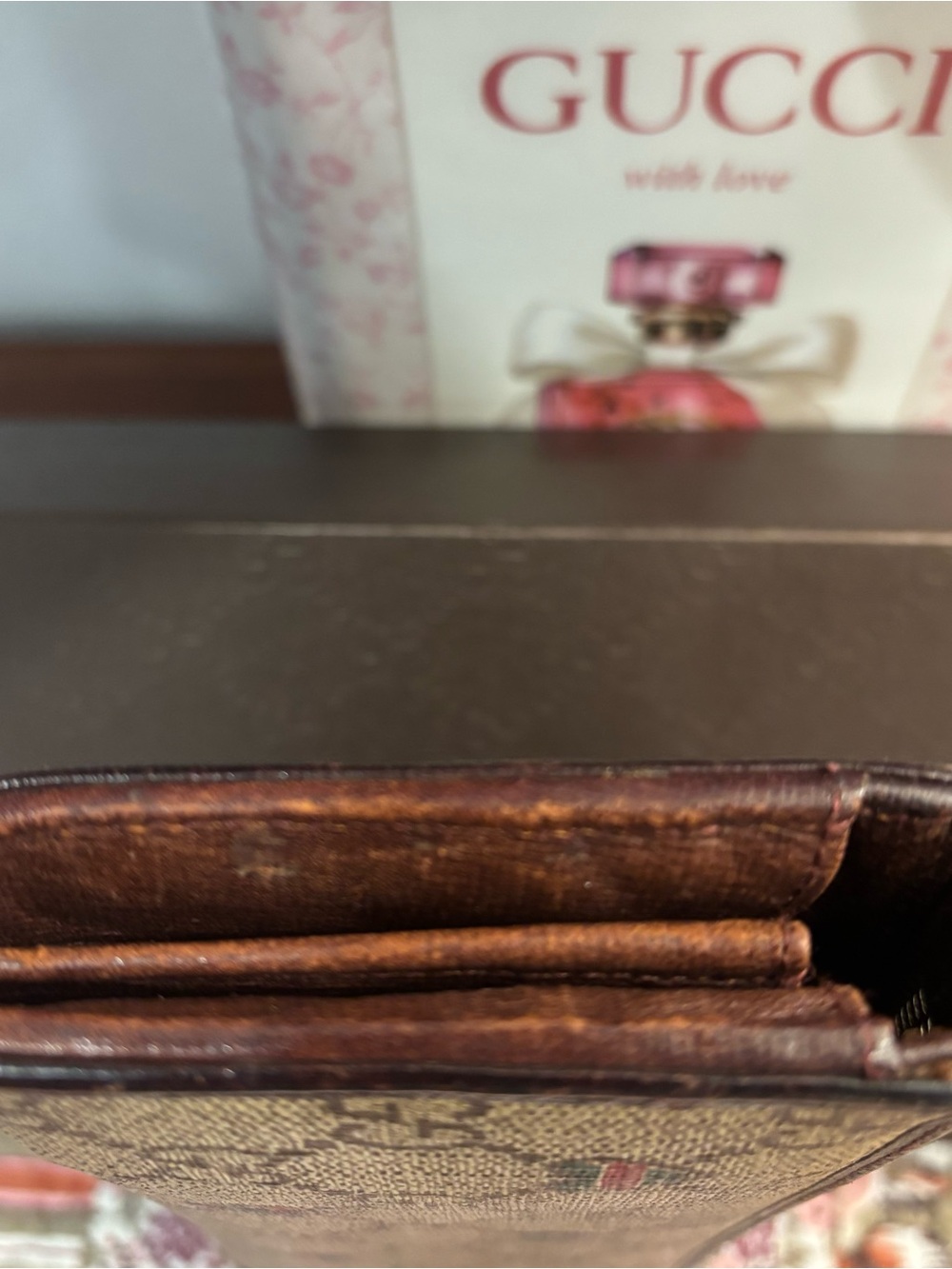 Gucci Beige GG Canvas Zip Wallet with Green and Red Heart Motifs. - Picture 4 of 14